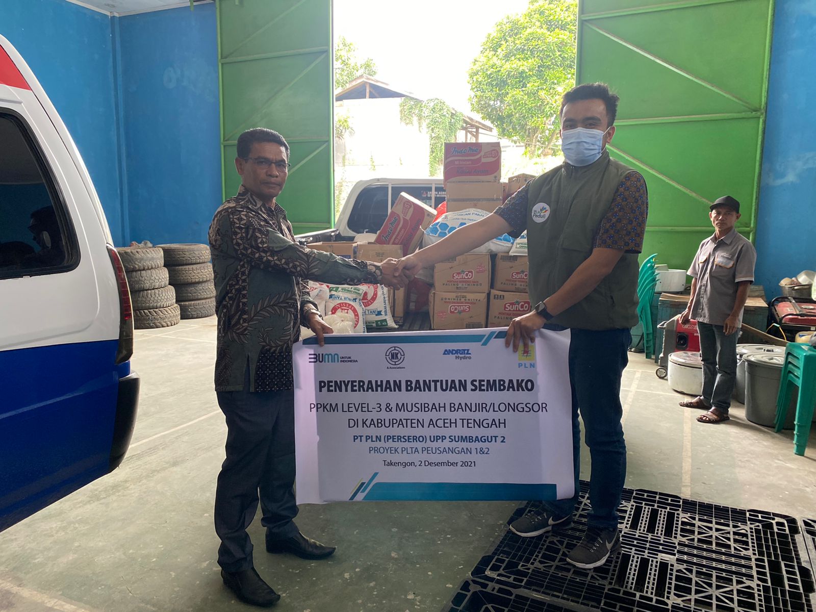 PLN Salurkan Sembako Bagi Korban Bencana dan Dampak PPKM Level 3 di Aceh Tengah