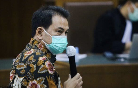 Bela Diri di Sidang, Azis Syamsuddin Nangis dan Cerita Kerap Dipelonco