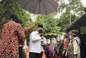 Tinjau Warga Terdampak Gempa Pandeglang, Wapres Ma'ruf Amin Beri Bantuan Paket Sembako