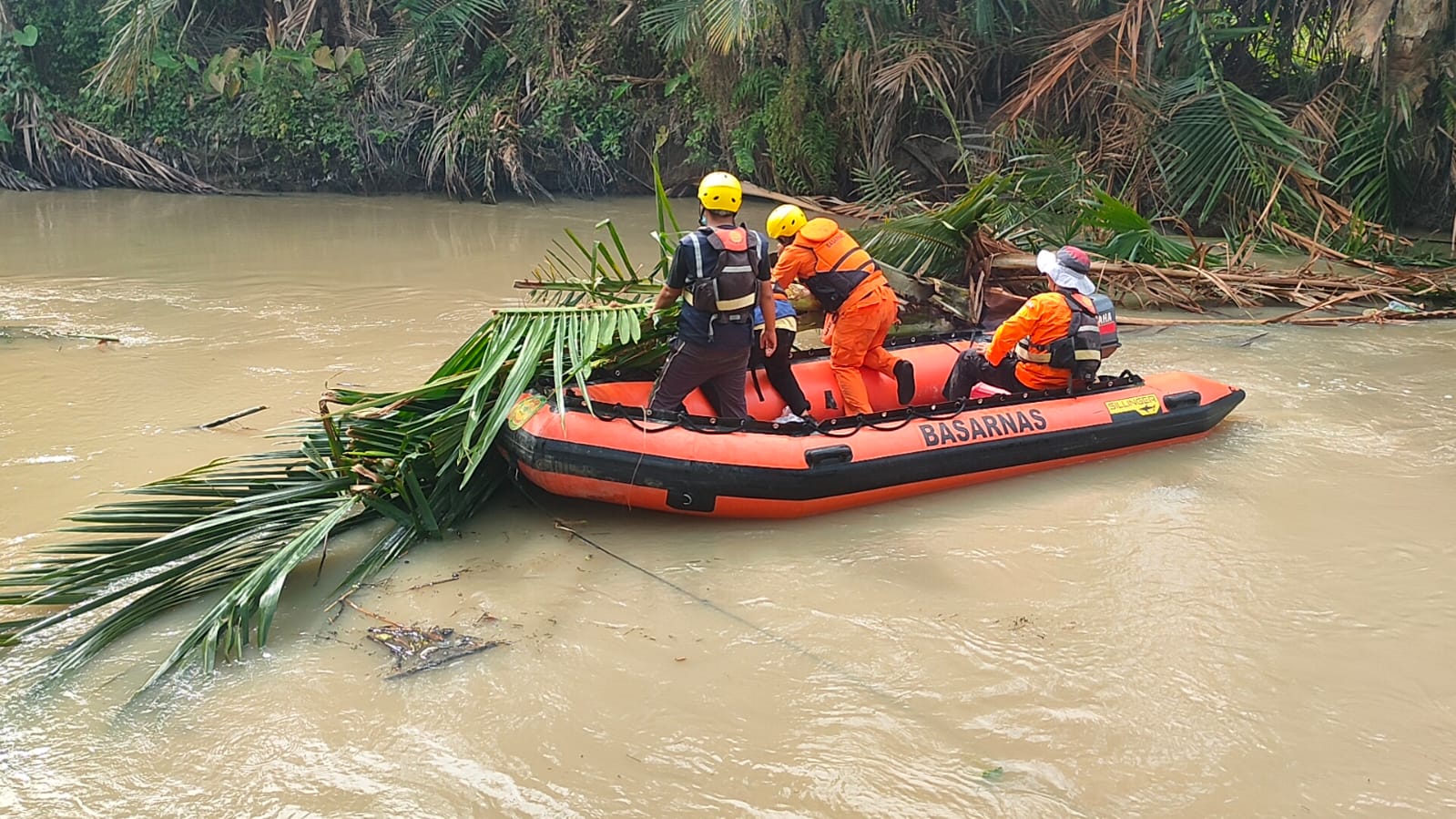 Hanyut di Sungai Bedagai, Pencarian Jasad Seorang Pelajar Libatkan Basarnas Medan