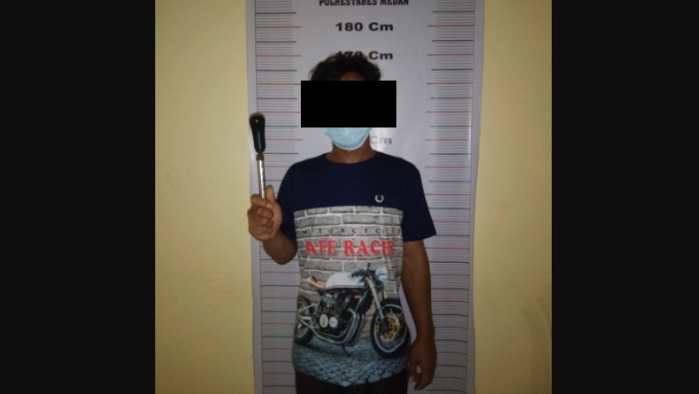 Polisi Tangkap Pengemudi Angkutan Umum di Medan yang Viral Acungkan Besi