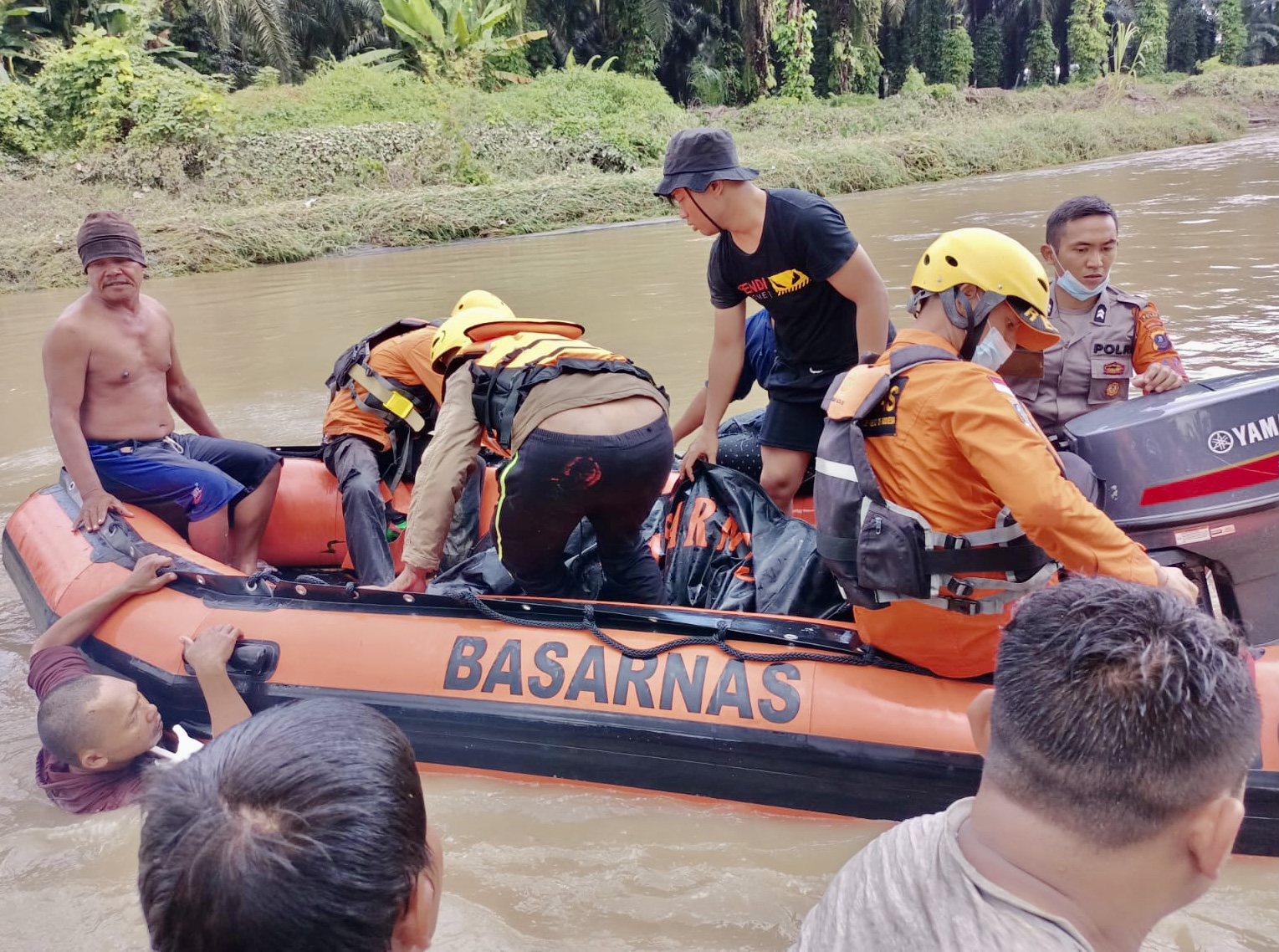 Mobil Terseret Arus Sungai di Delitua, 4 Orang Tewas