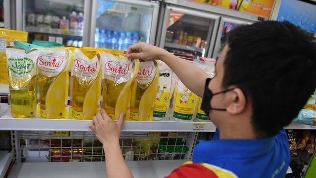 Demi Beli Minyak Goreng Rp14.000 per Liter, Enam Ibu Rela Tempuh 12 Jam Perjalanan ke Medan