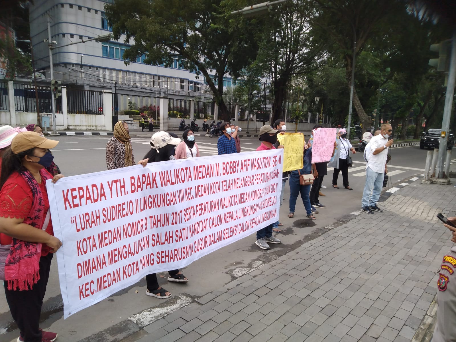 Gelar Demo, Warga Sudirejo 2 Desak Walikota Medan Copot Kepling Maralohot Hasibuan