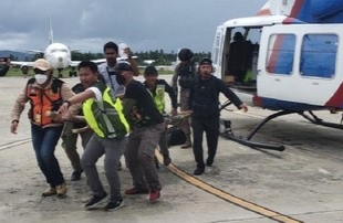 Mendarat di Bandara Aminggura Papua, Pasukan TNI-Polri Ditembaki