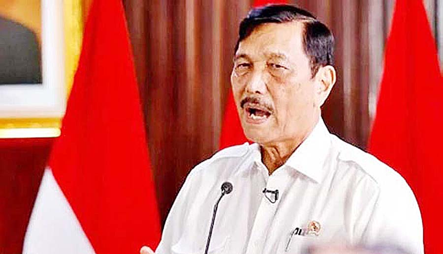 Luhut Minta Warga 60 Tahun ke Atas Tak Keluar Rumah Sebulan ke Depan