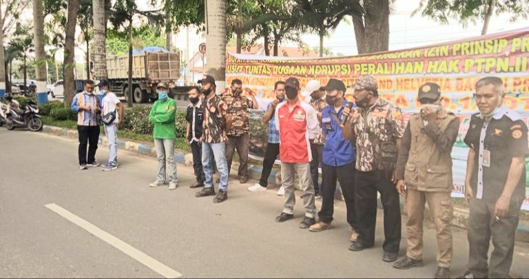 Tolak Izin Prinsip Kota Deli Megapolitan, Warga Gelar Aksi