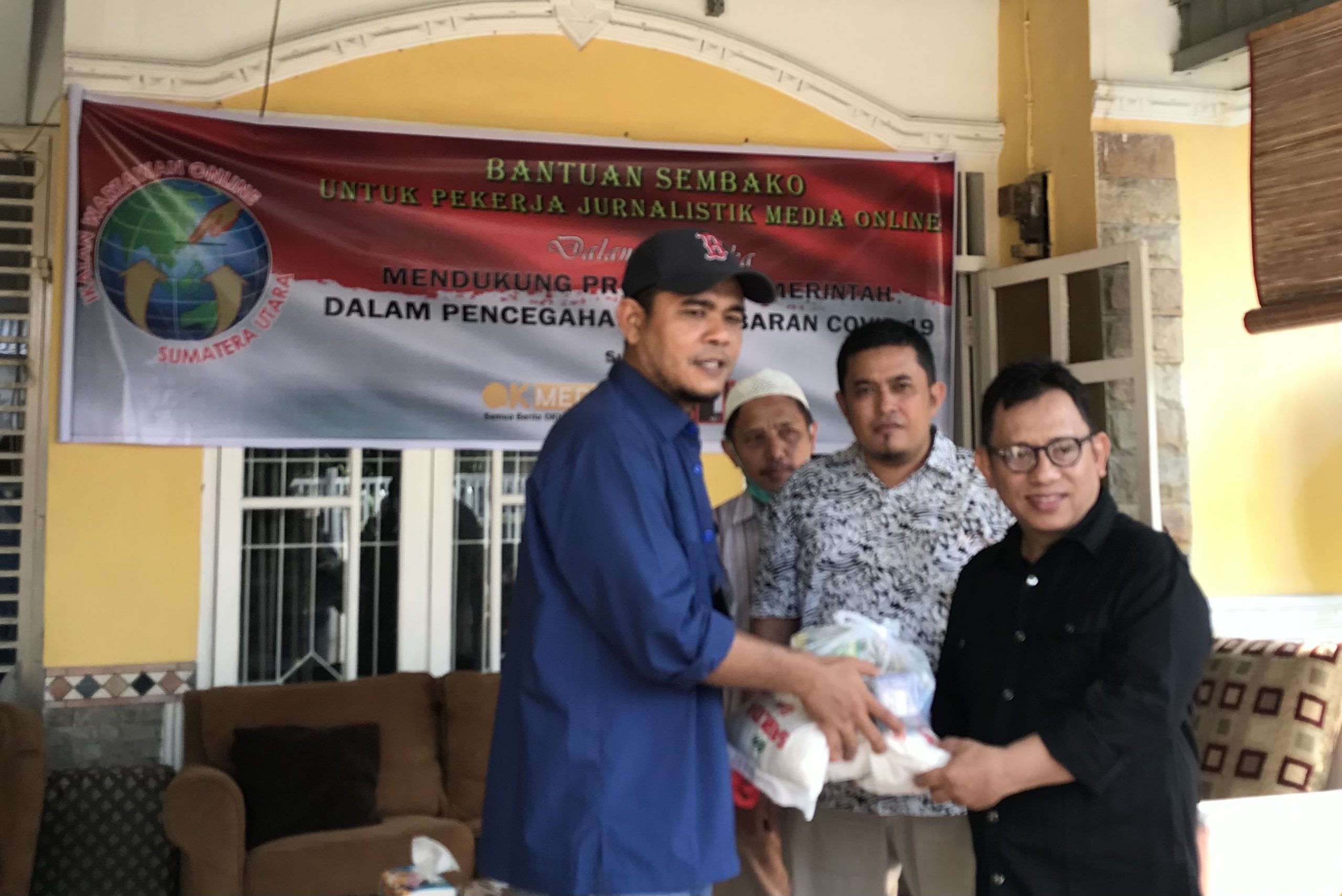 Peduli Rekan Seprofesi di Era Pandemi, PW IWO Sumut Berbagi Sembako