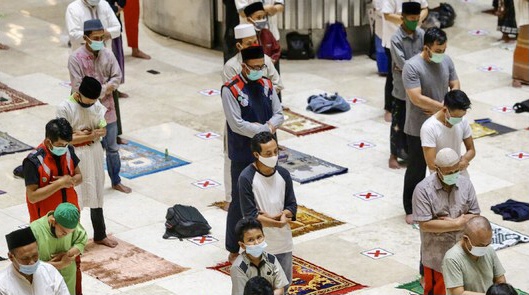 MUI: Warga Salat Tarawih di Masjid Wajib Pakai Masker