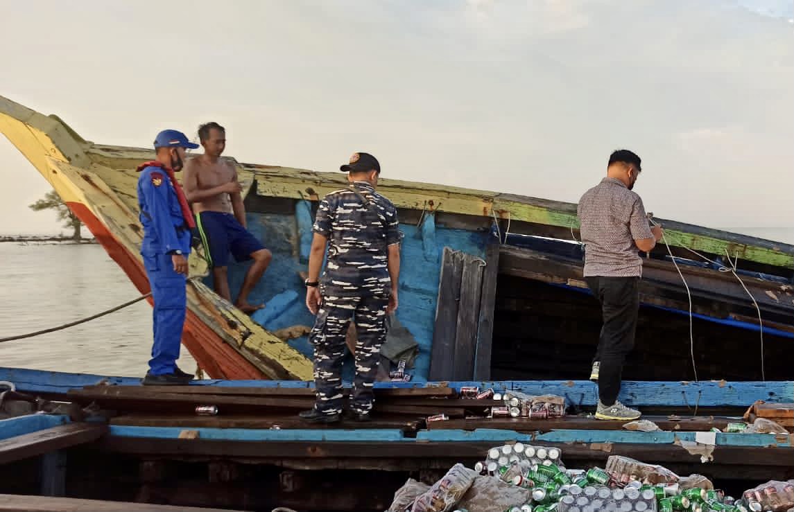 TNI AL Selamatkan Kapal Nyaris Tenggelam Akibat Kebocoran di Kepri
