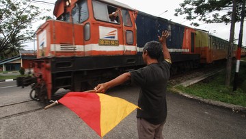 Kecelakaan Kereta Api dengan Truk di Lamongan, Masinis Terluka