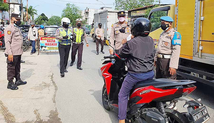 Bagikan 100 Helai Masker Gratis, Polsek Percut Seituan Gelar Operasi Yustisi