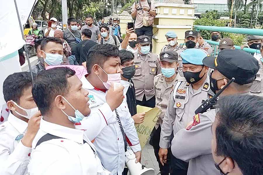 Amankan Unras di Kantor Walikota, Kapolsek Medan Baru Imbau Pendemo Tak Anarkis