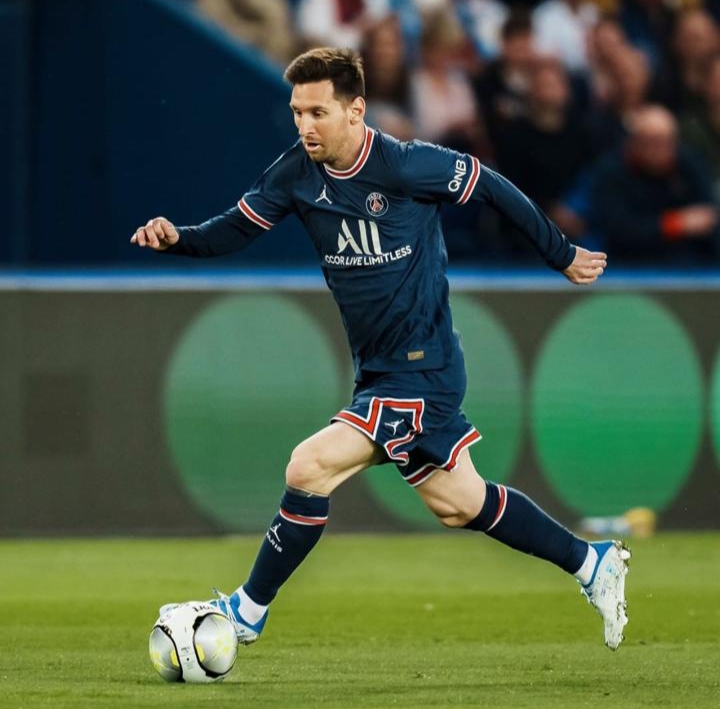 Tendangan Roket Messi Robek Gawang Lens, PSG Dipastikan Juara Ligue 1