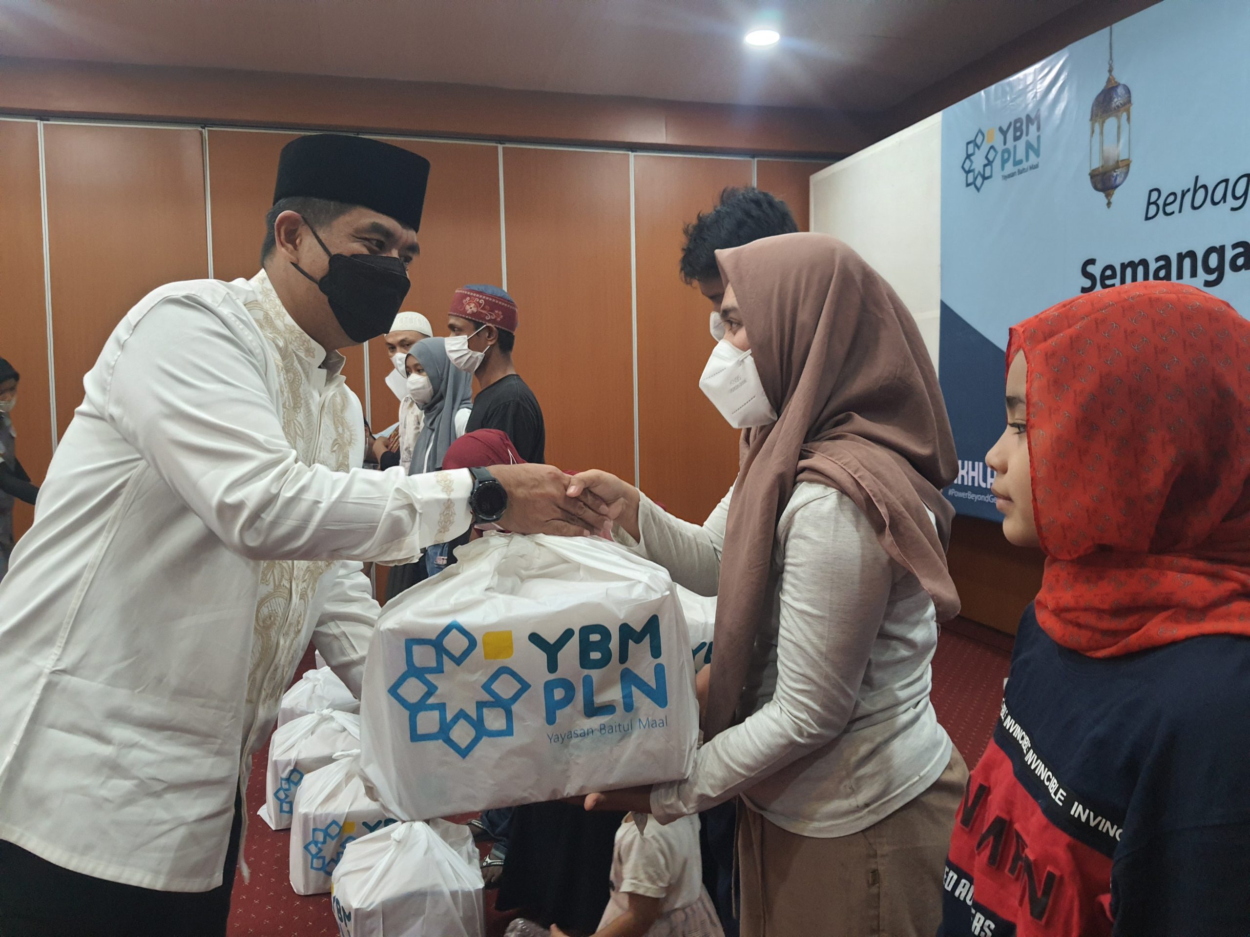 YBM PLN UIP Sumbagut Berbagi Bingkisan Idul Fitri 1443 H