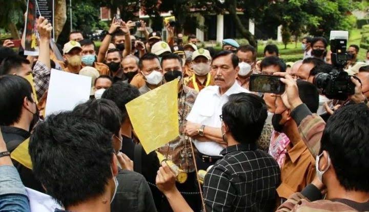 'Dicegat' Mahasiswa di UI, Luhut Diteriaki Otoriter