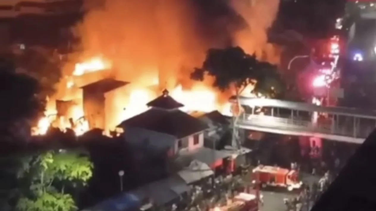 Pasar Gembrong Kebakaran, 400 Bangunan Rumah Hangus