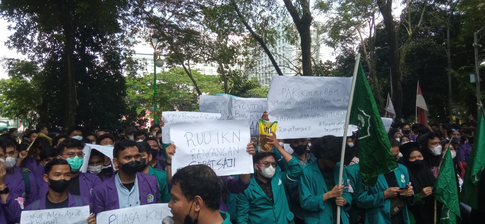 Demo di Depan Gedung DPRD Sumut, Mahasiswa Sampaikan 13 Tuntutan