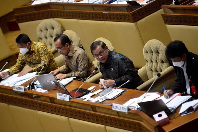 Anak Buah Jokowi Dicecar DPR Soal Presiden 3 Periode