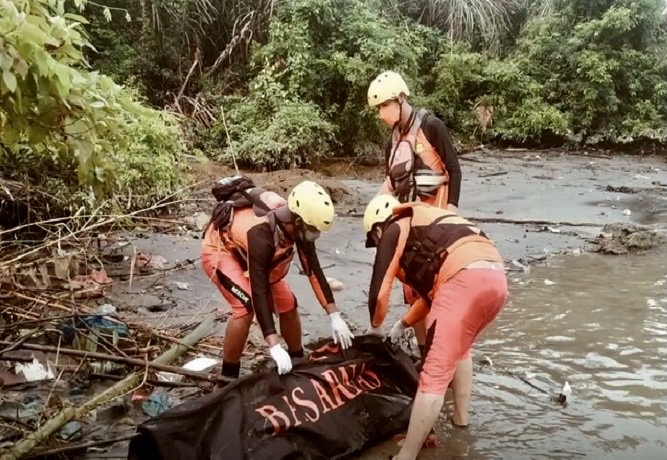 Nekat Lompat ke Sungai saat Penggerebekan Polisi, Seorang Pemuda Ditemukan Tewas