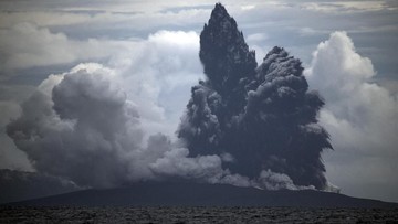 Gunung Anak Krakatau Kembali Erupsi, Kolom Abu  Capai 1.500 Meter