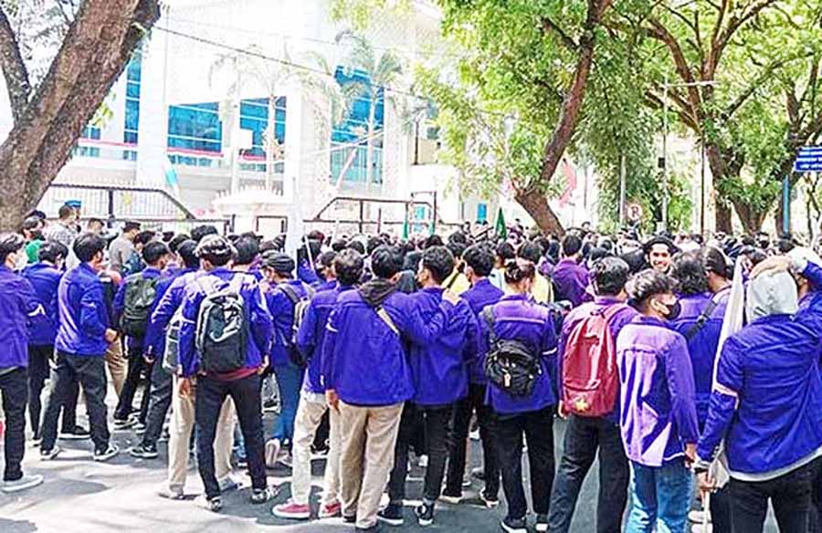 Mahasiswa di Medan Demo, Jalan di Depan Gedung DPRD Sumut Ditutup