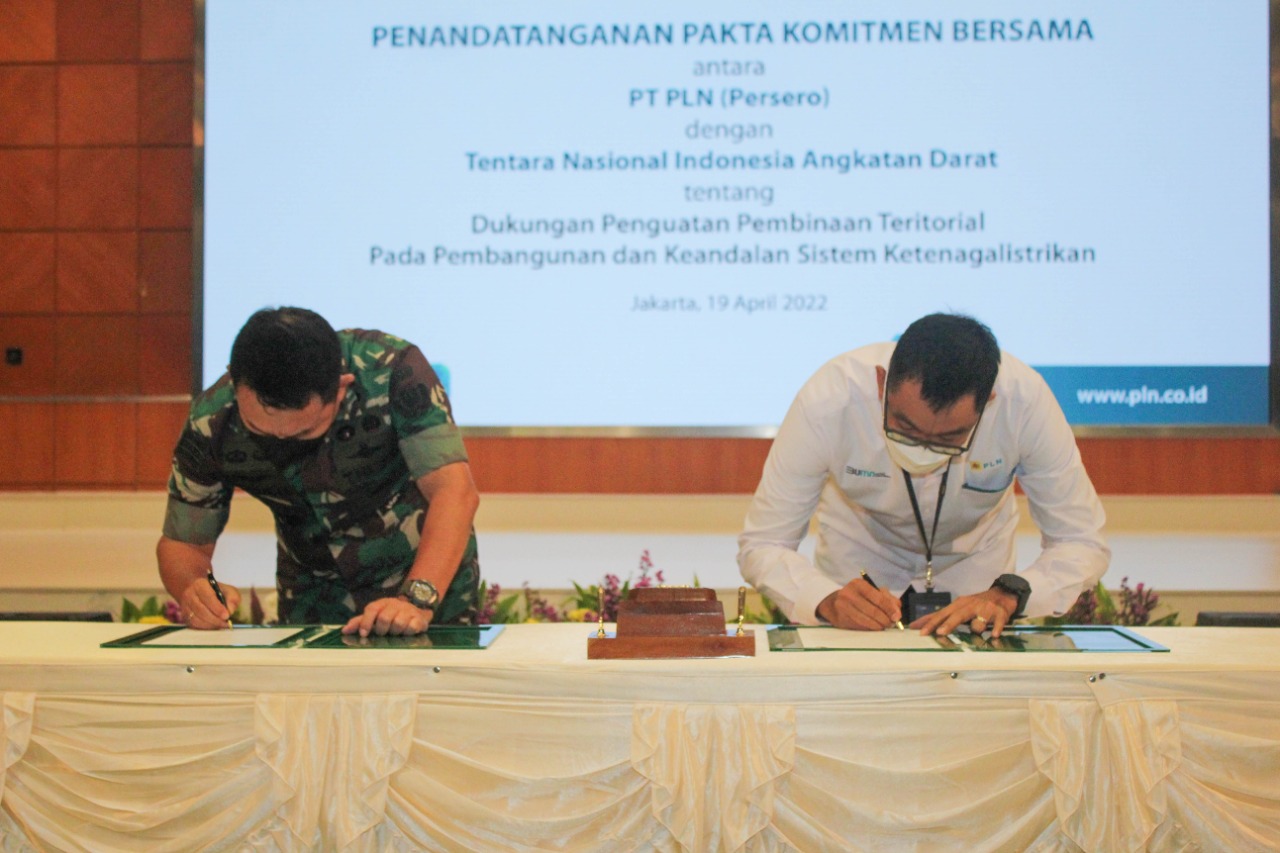 Dukung Penguatan Pembinaan Teritorial, PLN-TNI AD Teken Pakta Komitmen