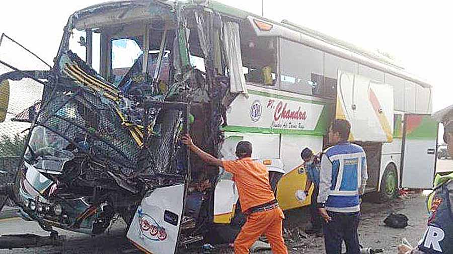 2 Tewas dan 7 Luka-Luka, Bus PT Chandra Remuk di Jalan Tol Perbaungan