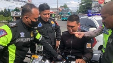 Bergaya Polisi dan Kawal Kendaraan di Puncak, Mahasiswa Bogor di Amankan