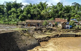 Banjir Bandang Terjang Citengah Sumedang, 1 Warga Dilaporkan Hilang