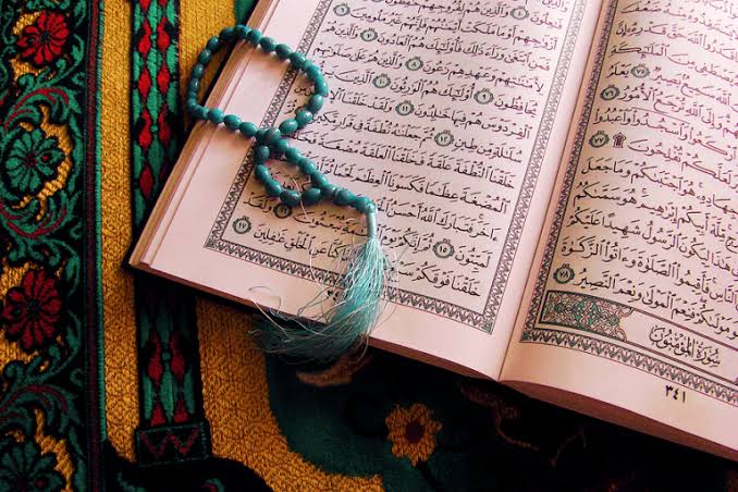 Jagat Maya Heboh, Pria di Sukabumi Injak Alquran Sambil Tantang Umat Muslim