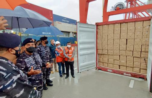 34 Kontainer RBD Palm Olein Dari MV Mathu Bhum di PTP Belawan Diamankan TNI AL