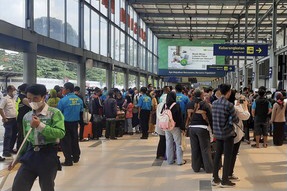 H+4 Lebaran, Jumlah Keberangkatan Penumpang Kereta Api dari Jakarta Masih Tinggi