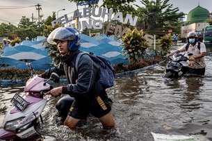 Ganjar Pranowo Sebut 2 Tanggul Laut yang Jebol akibat Banjir Rob Semarang Sudah Ditutup