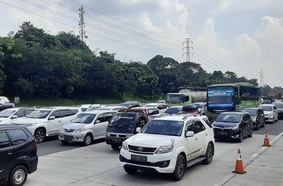 Arus Balik, Tol Jakarta-Cikampek Macet Hingga 18 Kilometer