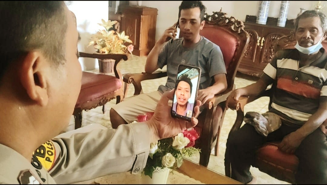 Terpisah 30 tahun, Kanit Binmas Polsek Bilah Hulu Pertemukan Kakek dengan Keluarganya