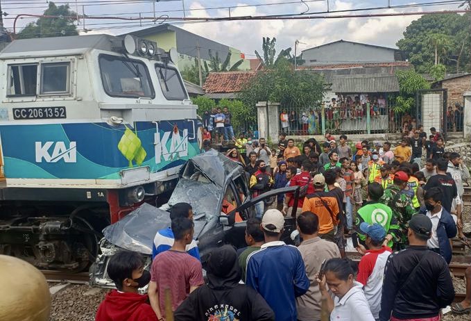 Kecelakaan Kereta Api di Tambun: Ibu dan Anak Berhasil Selamatkan Diri, Suami Tewas