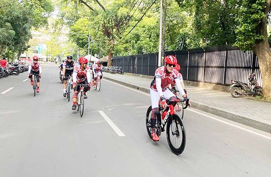Menkumham Yasonna Laoly Jatuh Tergelincir Selagi Bersepeda di Medan