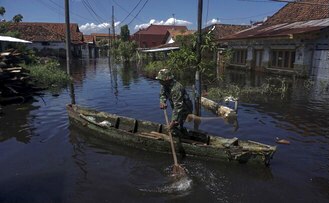 Banjir Rob Terjang Dua Desa di Aceh Barat, Puluhan Warga Mengungsi