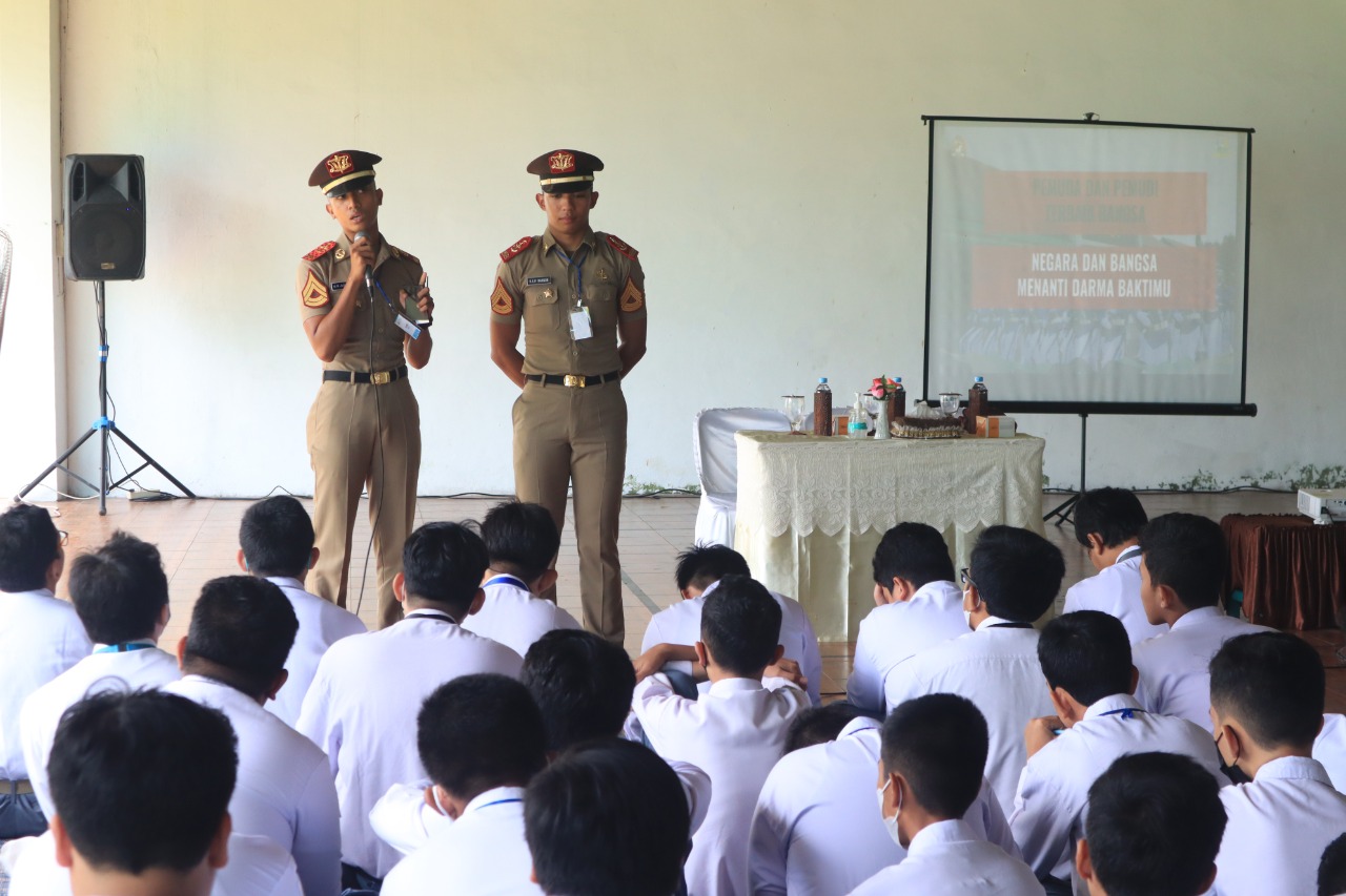 2 Taruna Akmil Alumni SMA YPSA  Bersilaturahmi dengan Guru dan Siswa