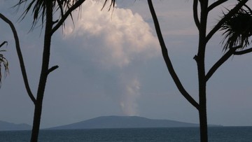 Gunung Anak Krakatau Erupsi 7 Kali, Ketinggian Capai 2.500 Meter 