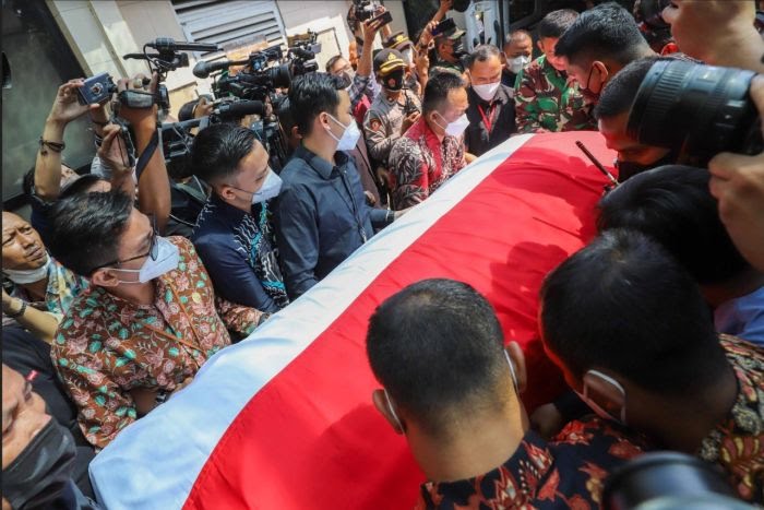 Tjahjo Kumolo Dimakamkan Secara Militer di TMP Kalibata