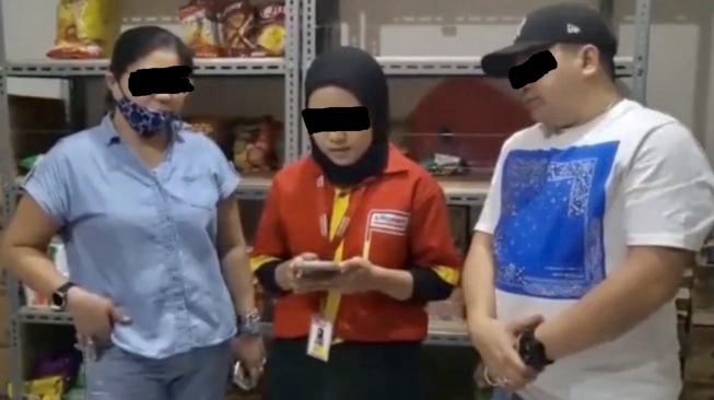 Viral Pegawai Minta Maaf ke Wanita Pengendara Mercy yang Ketahuan Ngutil Cokelat, Alfamart Buka Suara