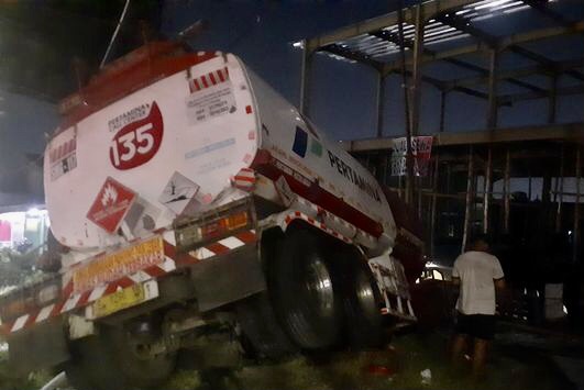 Kecelakaan Truk Pertamina di Tanah Putih Semarang, 1 Orang Tewas