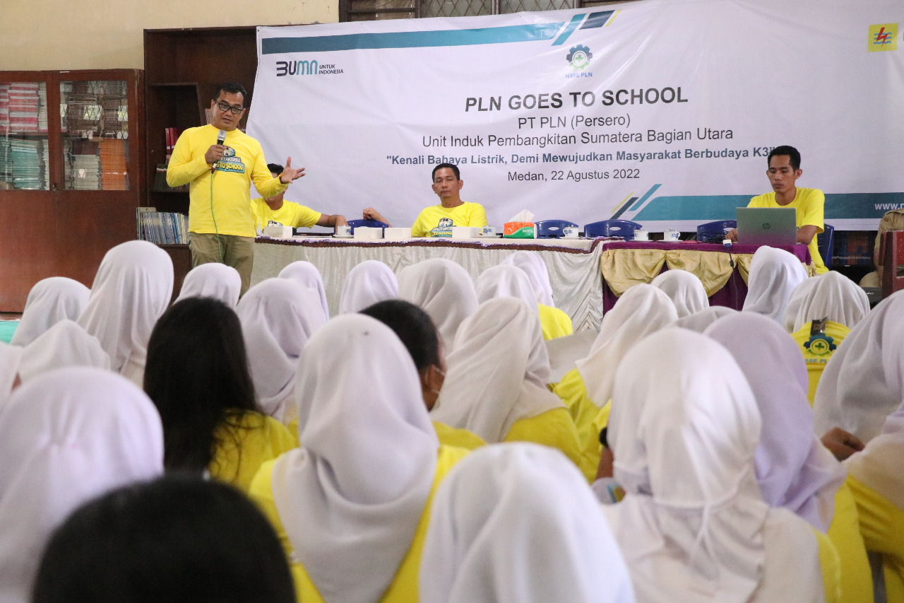 Gelar Goes To School, PLN UIKSU Sampaikan Bahaya Listrik dan K3 di SMKN 3 Medan