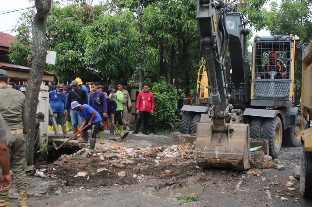 Antisipasi Banjir, Pemko Medan Bongkar Bangunan di Atas Drainase di Kawasan Helvetia