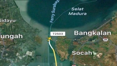 Terbang dari Lanud Juanda, Pesawat Latih TNI-AL Jatuh di Selat Madura