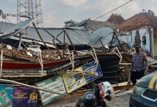 Bangunan Indomaret di Cisondari Bandung Ambruk, Tidak Ada Korban Jiwa