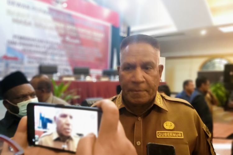 Paulus Waterpauw Layangkan Somasi ke Kuasa Hukum Lukas Enembe