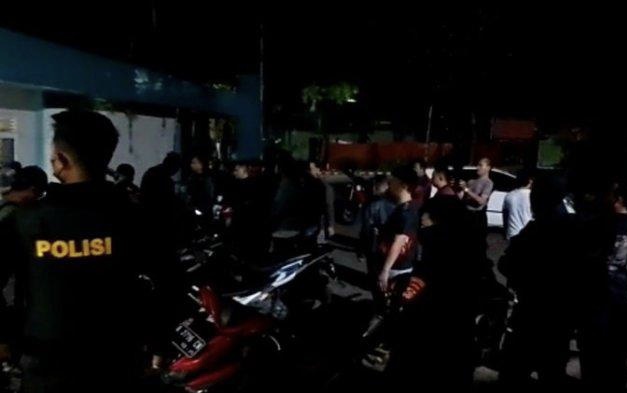 Ricuh, Mahasiswa Universitas Lampung Tawuran hingga Tengah Malam